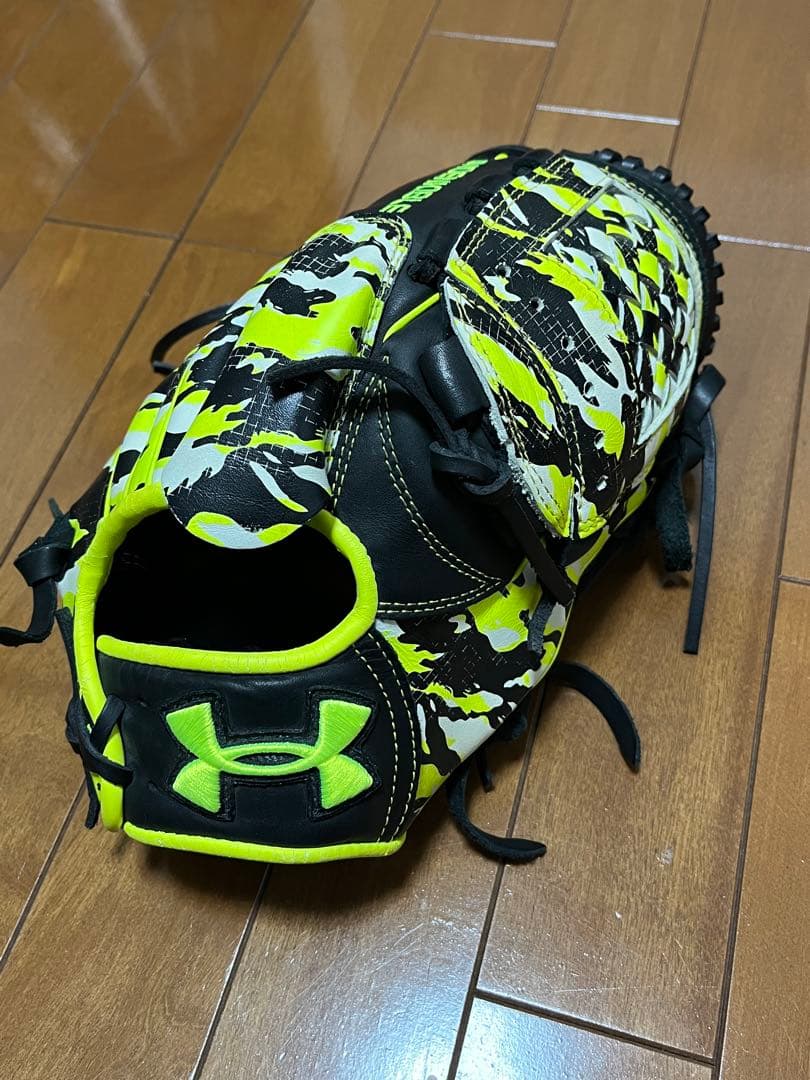 アンダーアーマー 軟式 グローブ 迷彩柄