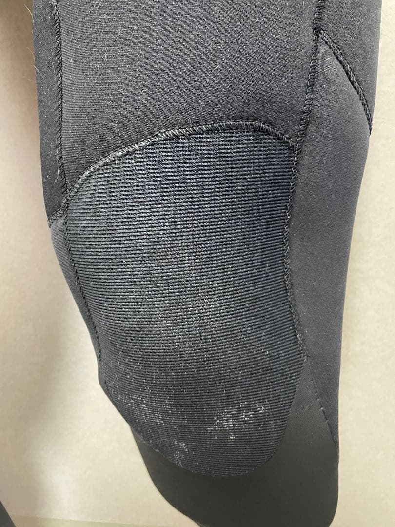 （1度のみ使用）O'neill ウェットスーツ 黒 花柄 5/3mm