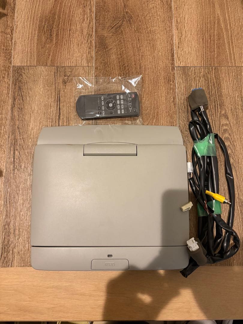 V11T-R62Cフリップダウンモニター