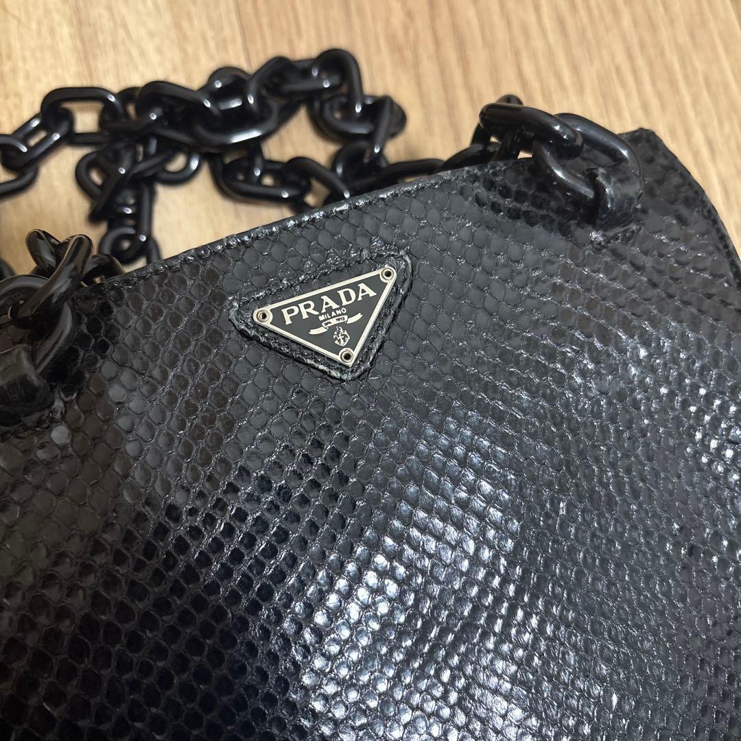 プラダ　チェーン　バッグ