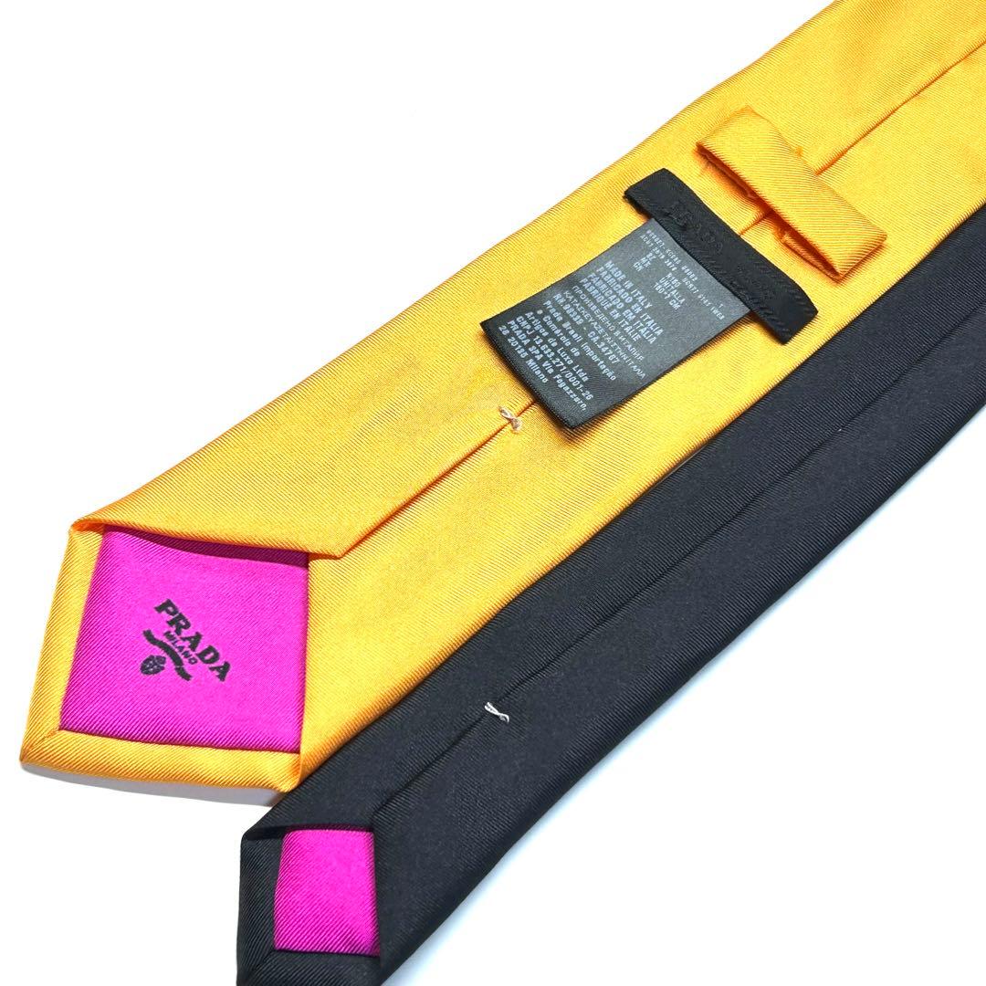 【未使用に近い✨】激レア！ プラダ ネクタイ バイカラー 三角 ロゴ 高級シルク