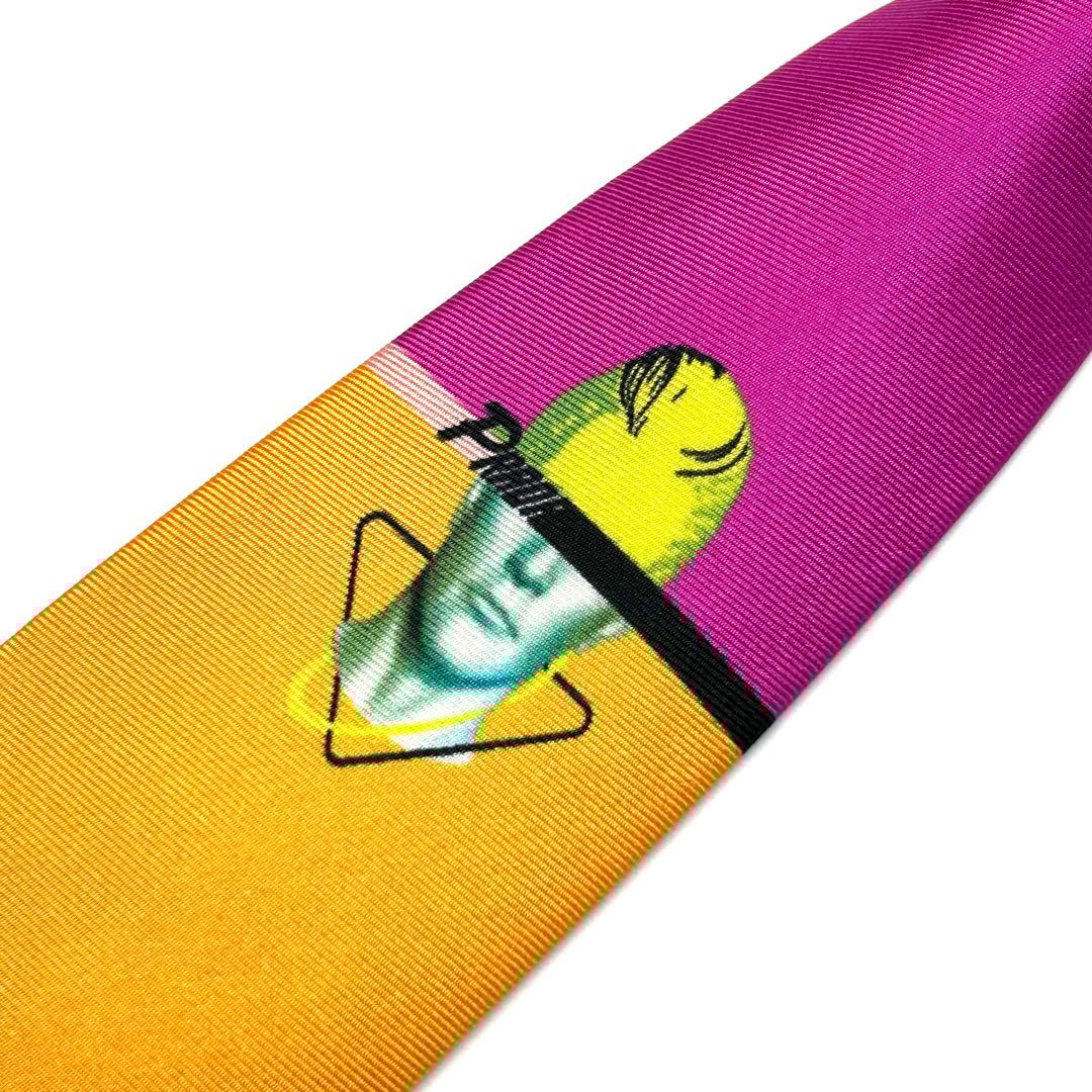 【未使用に近い✨】激レア！ プラダ ネクタイ バイカラー 三角 ロゴ 高級シルク