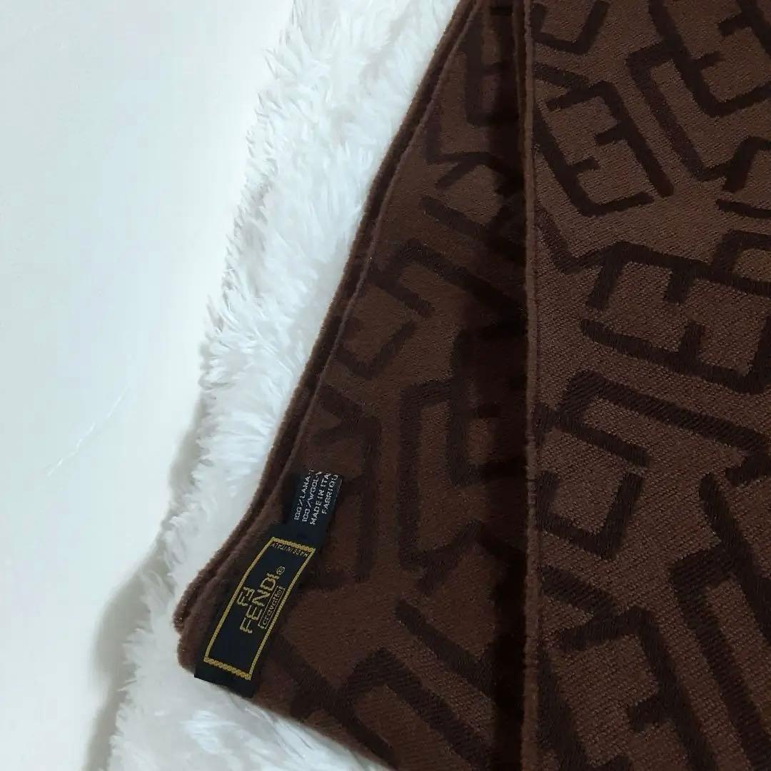 FENDI ズッカ　ヘリンボーン柄　リバーシブル　黒茶　ロゴ　マフラー