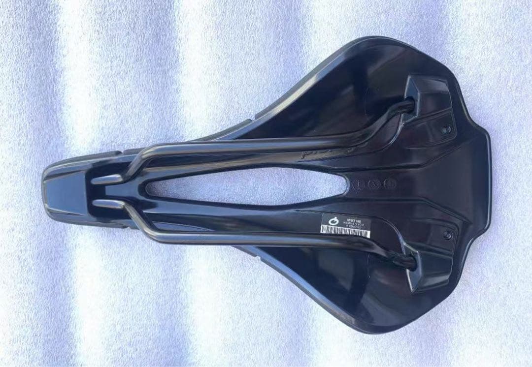 ロードバイク用サドル　Prologo SCRATCH M5 PAS