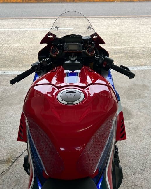 CBR1000RR-R(sc82)用モリワキ製タンクカバー