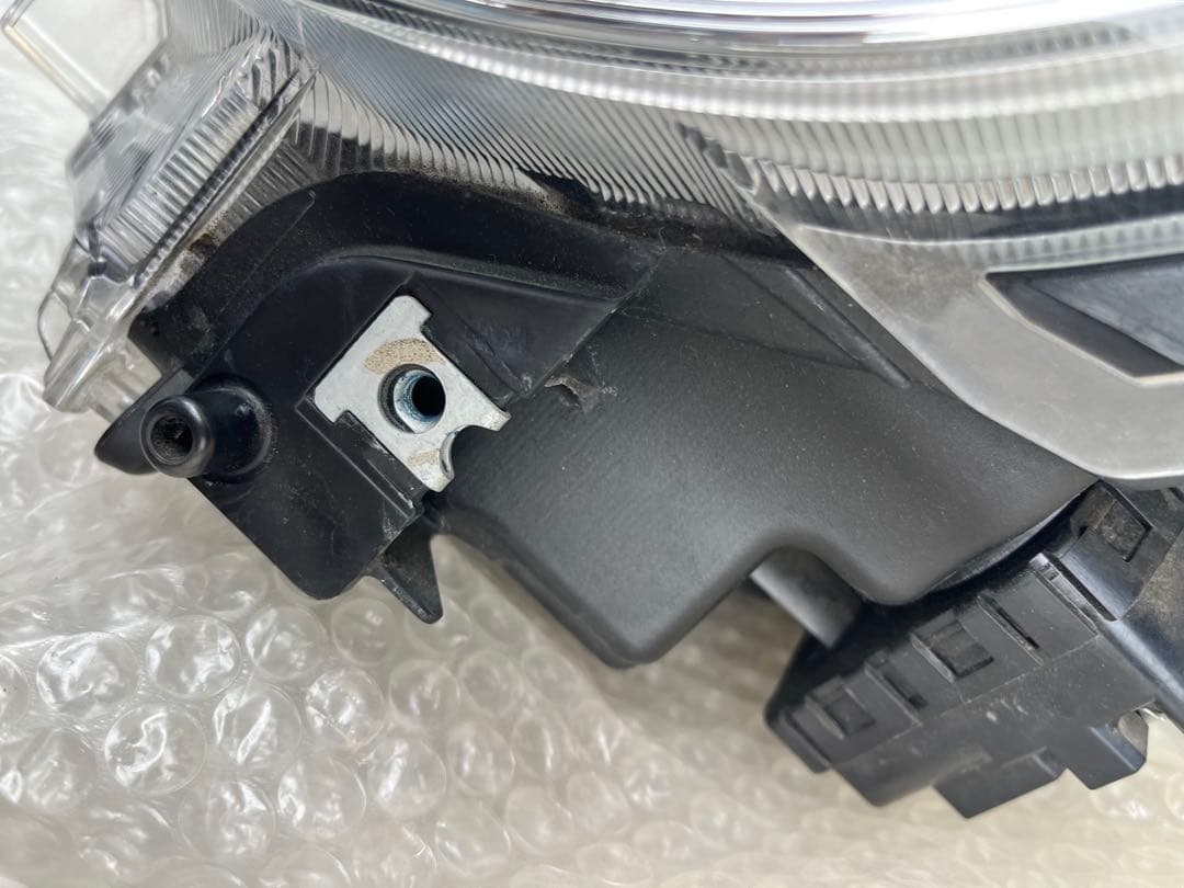 LA800S ムーヴキャンバス　ヘッドライト　左