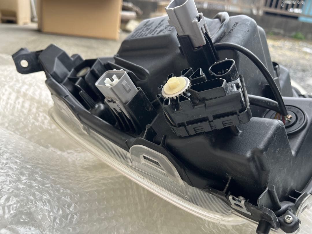 LA800S ムーヴキャンバス　ヘッドライト　左