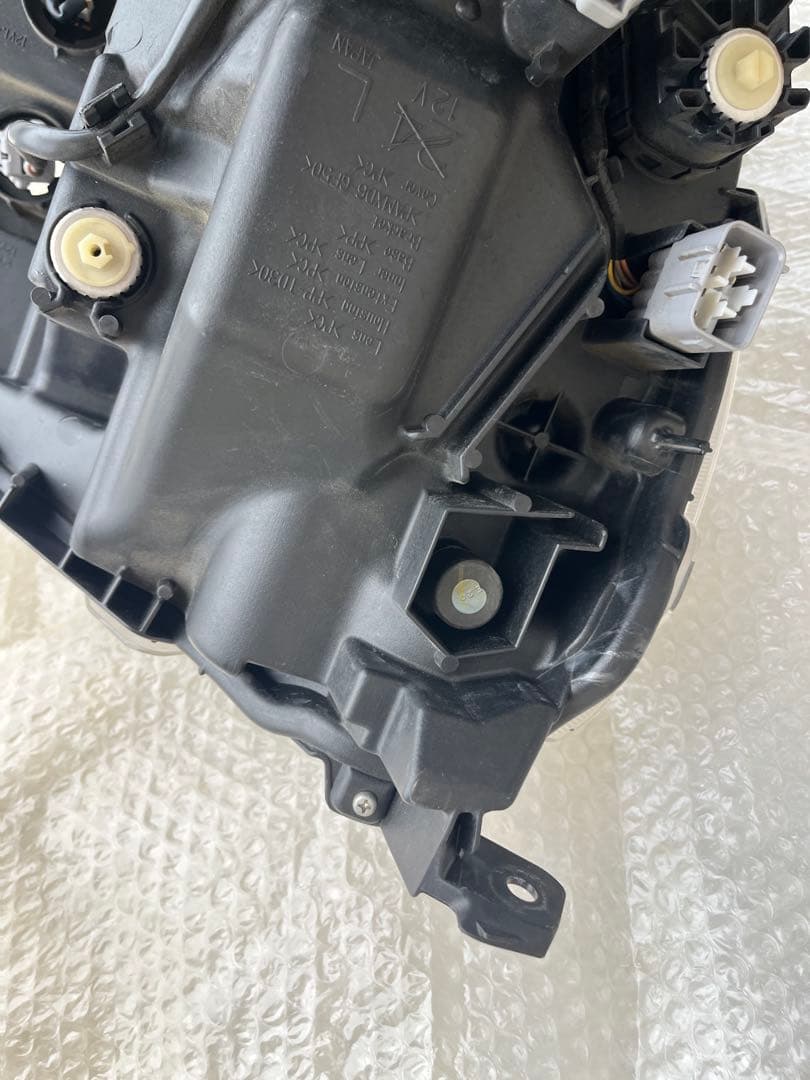 LA800S ムーヴキャンバス　ヘッドライト　左