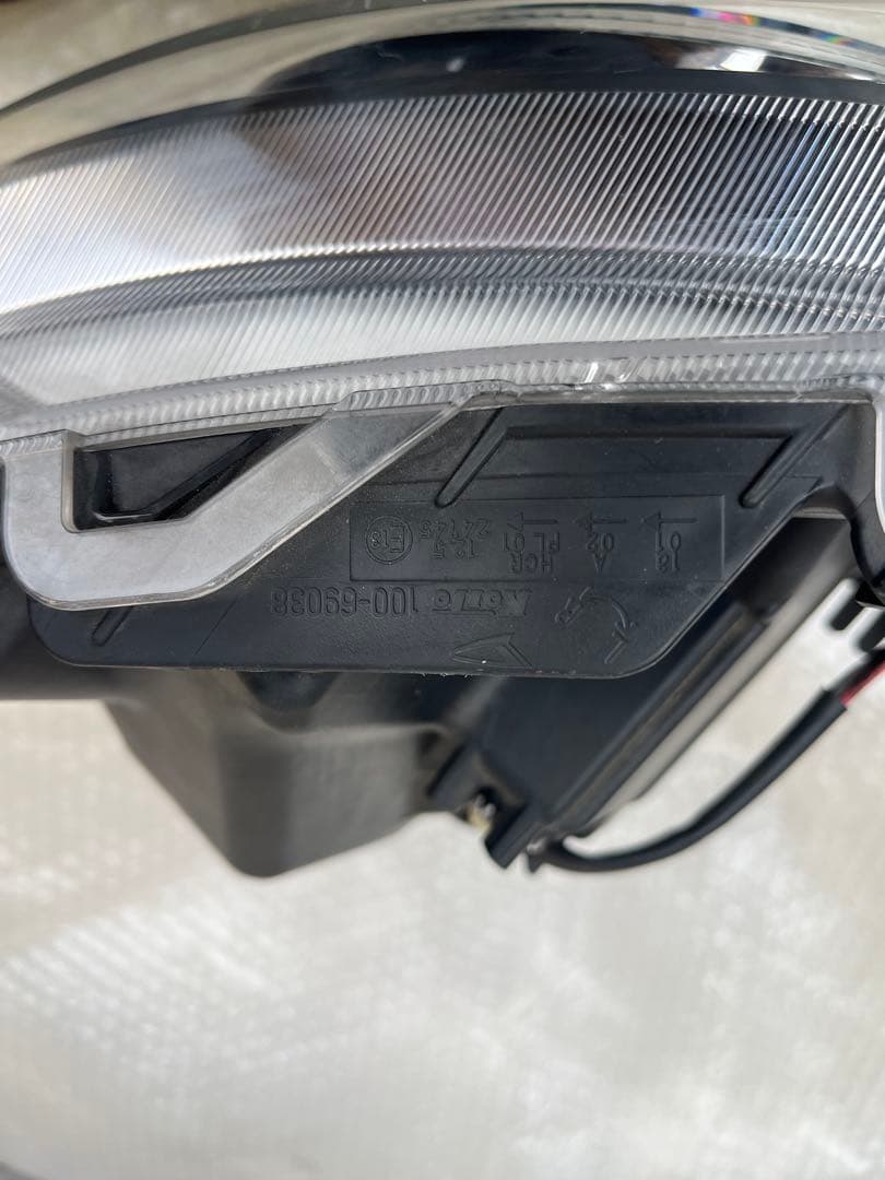 LA800S ムーヴキャンバス　ヘッドライト　左