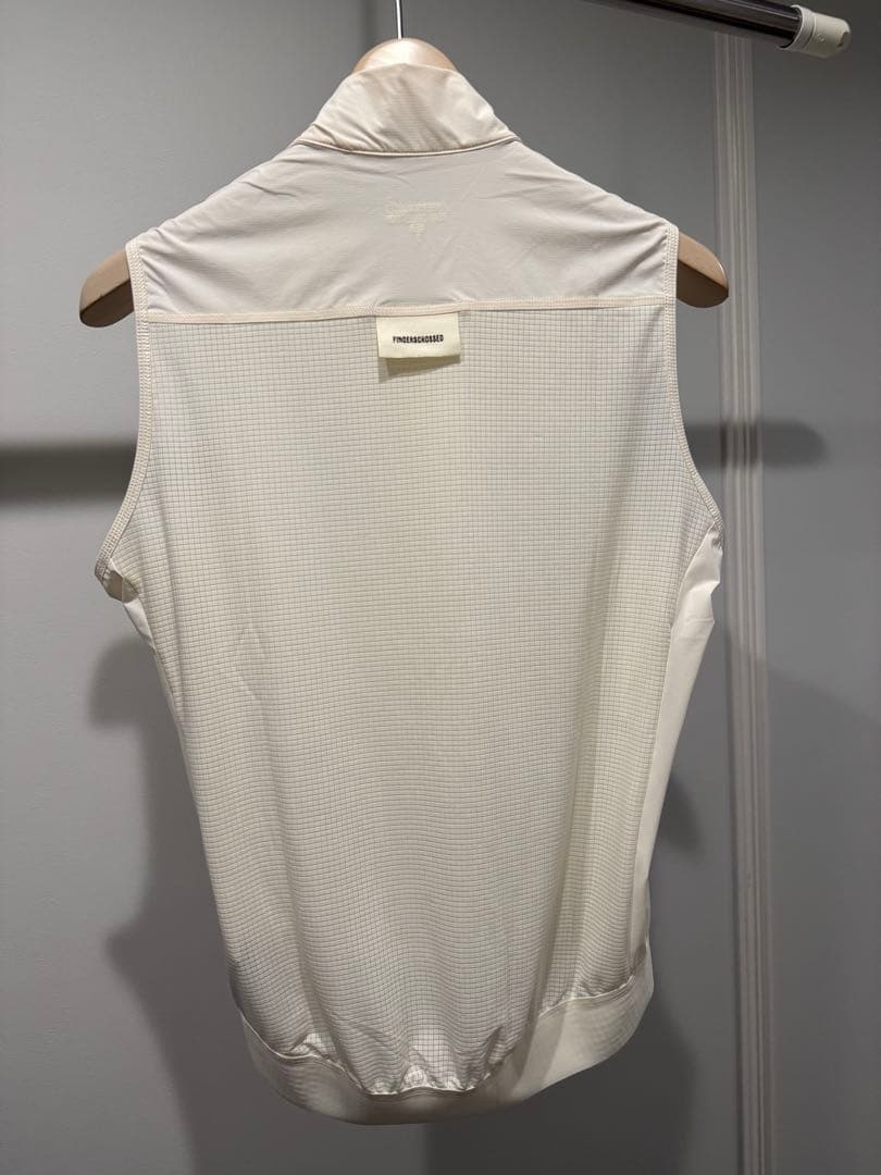 【新品】未使用品！FINGERS CROSSED ジレ ホワイト S 公式完売