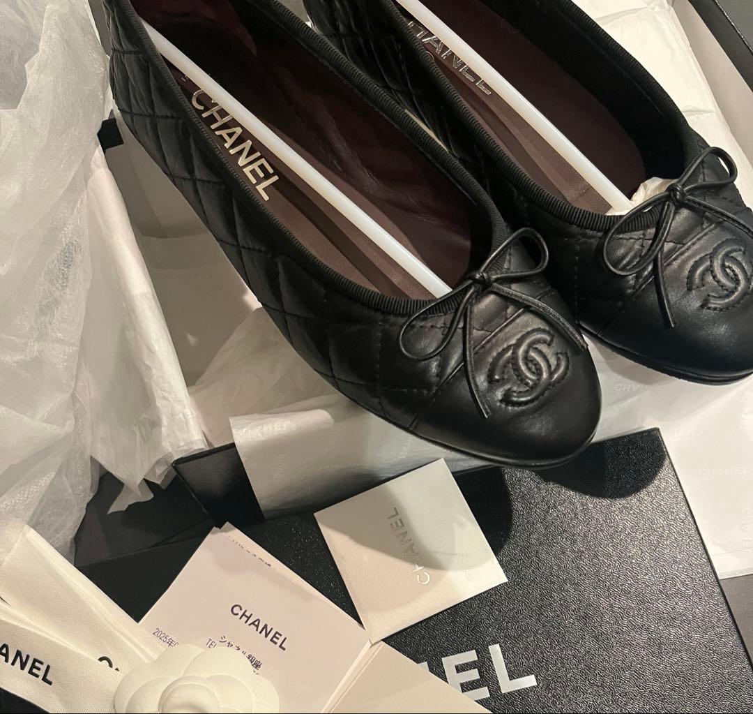 2025 CHANEL ブラック バレエシューズ