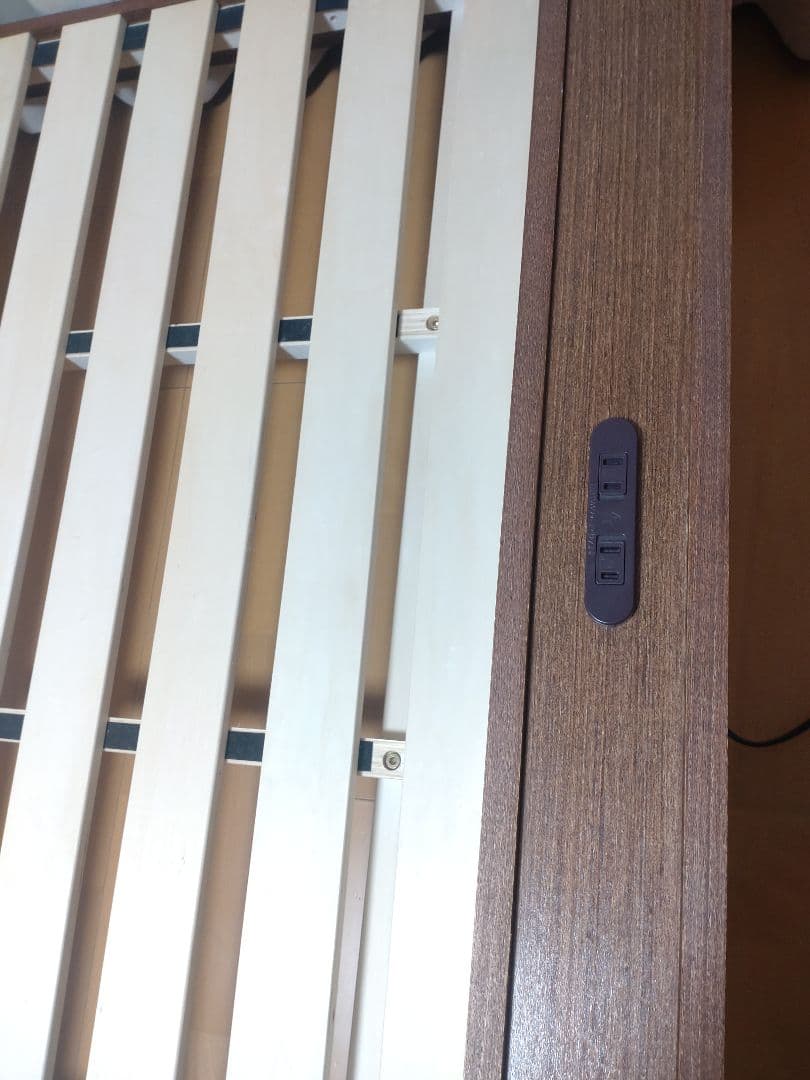 セミダブル ベッドフレーム コンセント付（アイリスオーヤマ）