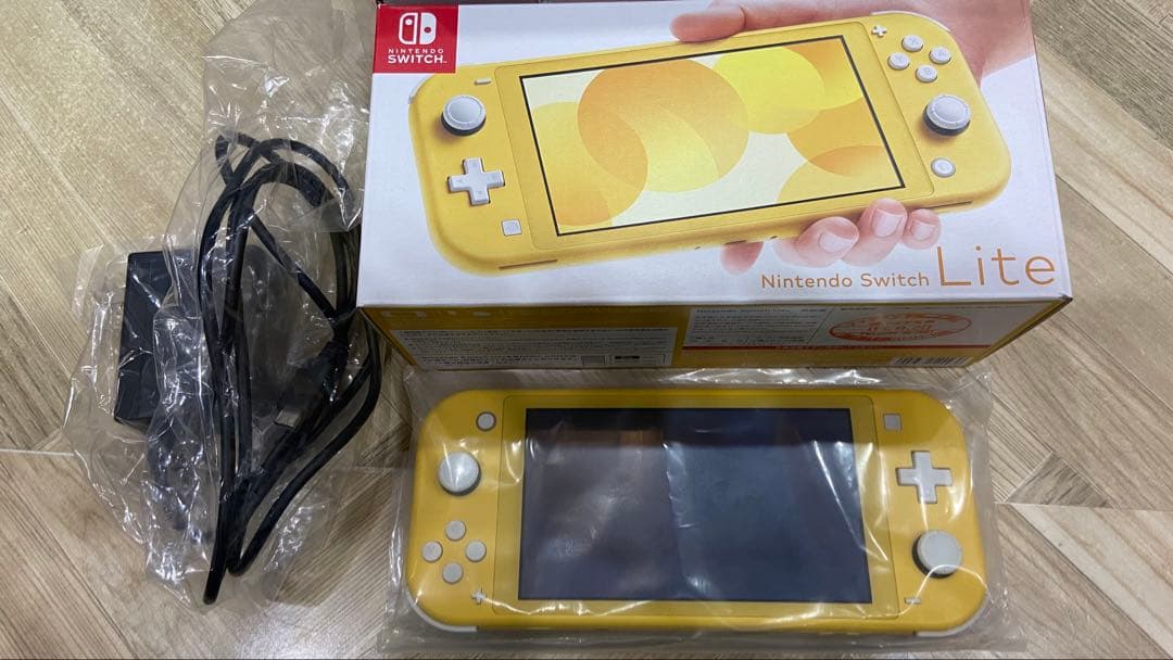 ジャンク Switch Lite SDカード認識せず 箱アダプター付 初期化済