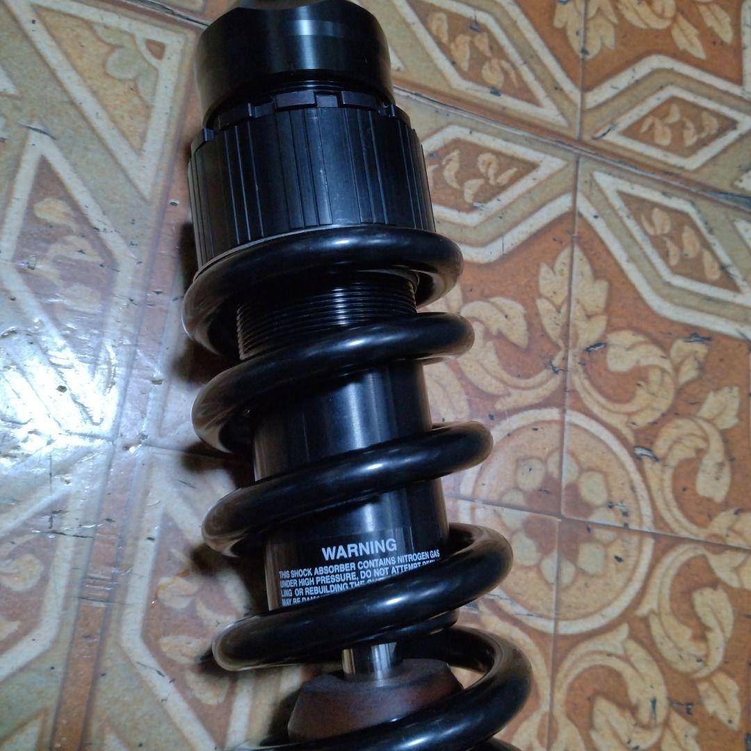 カワサキ・Z900RS・オーリンズ、リヤサスペンション（KA740）