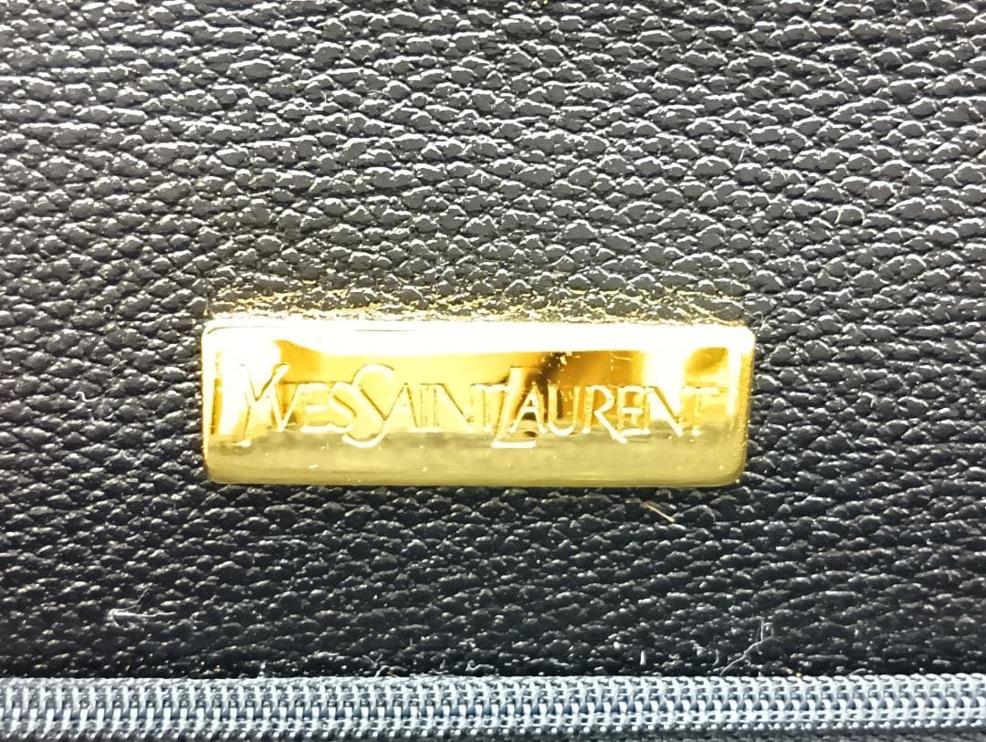 【未使用】YSL　イヴ・サンローラン　クラッチバッグ　ブラック
