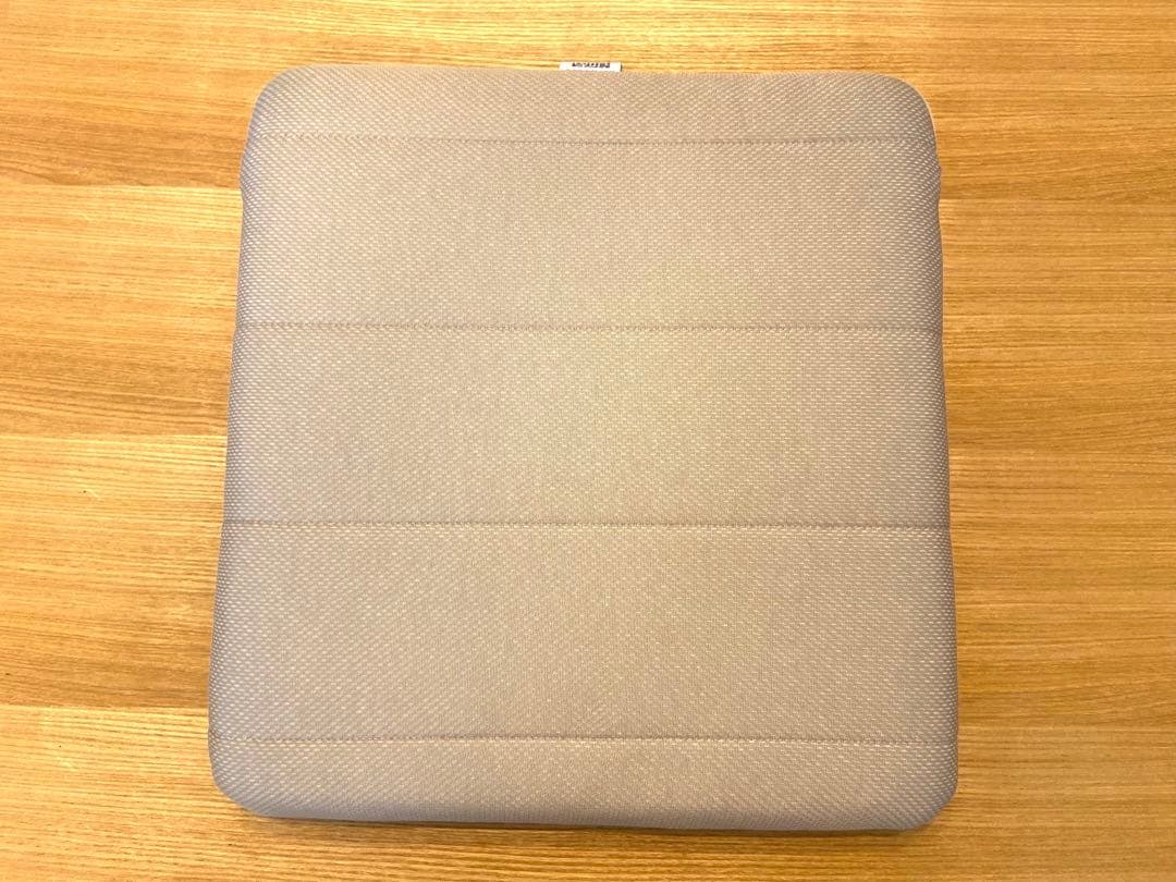 めぐみ2枚セット　未使用airweave エアウィーヴ クッション　グレー