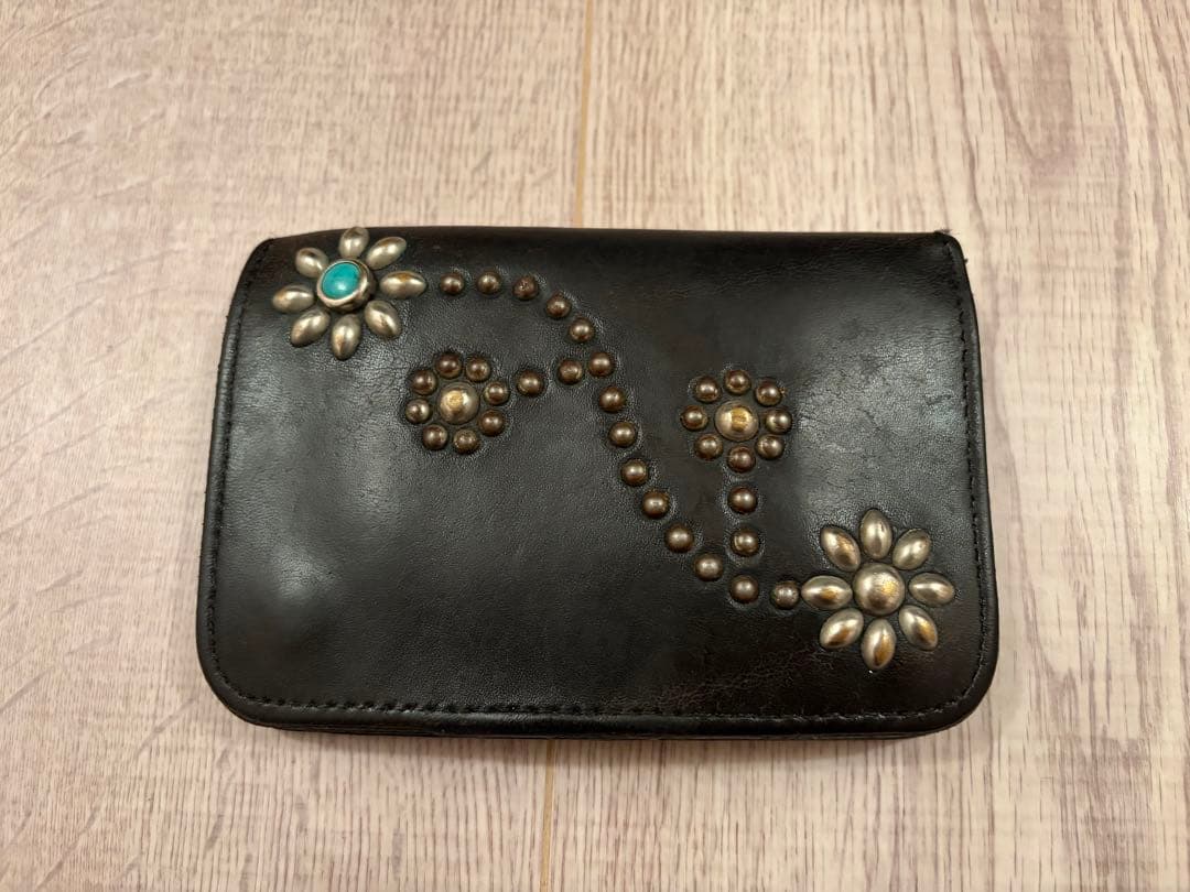 HTC ターコイズフラワースタッズ レザーウォレット