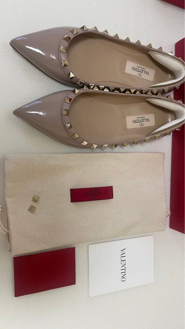 ヴァレンティノ ガラヴァーニ　ロックスタッズエナメル バレリーナ　パンプス