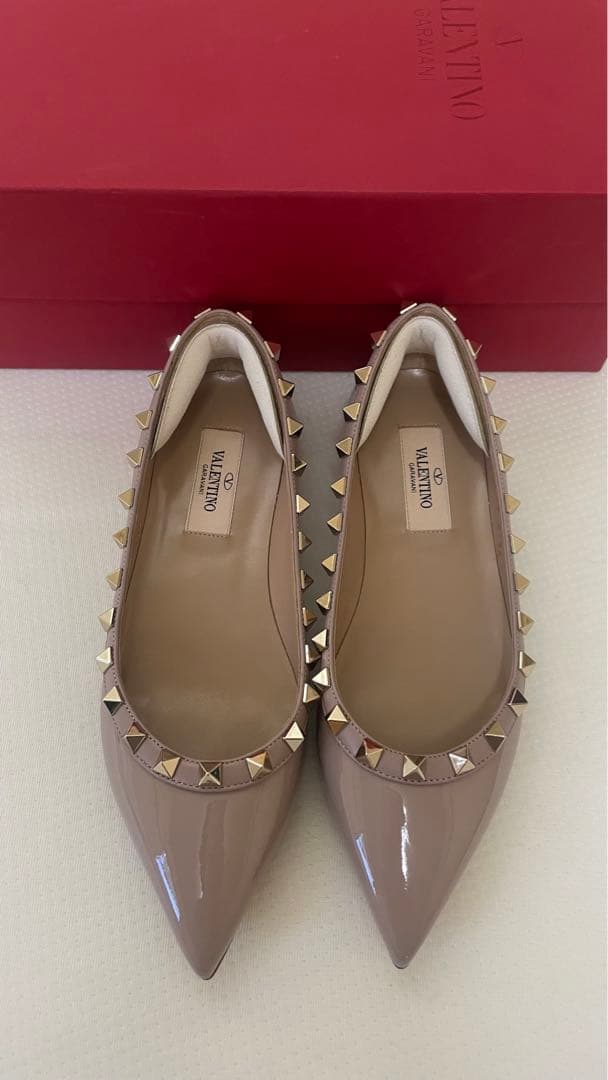 ヴァレンティノ ガラヴァーニ　ロックスタッズエナメル バレリーナ　パンプス