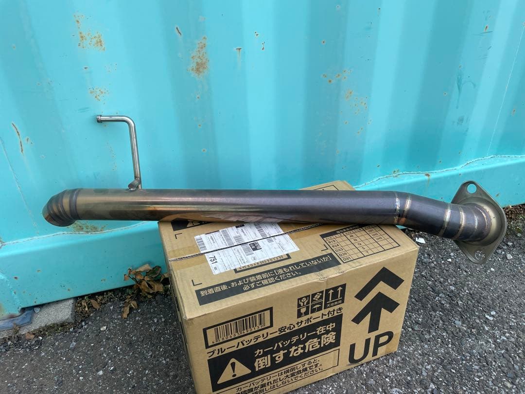 ハイエース200系　amend製２リッターガソリン 腹下ストレートマフラー