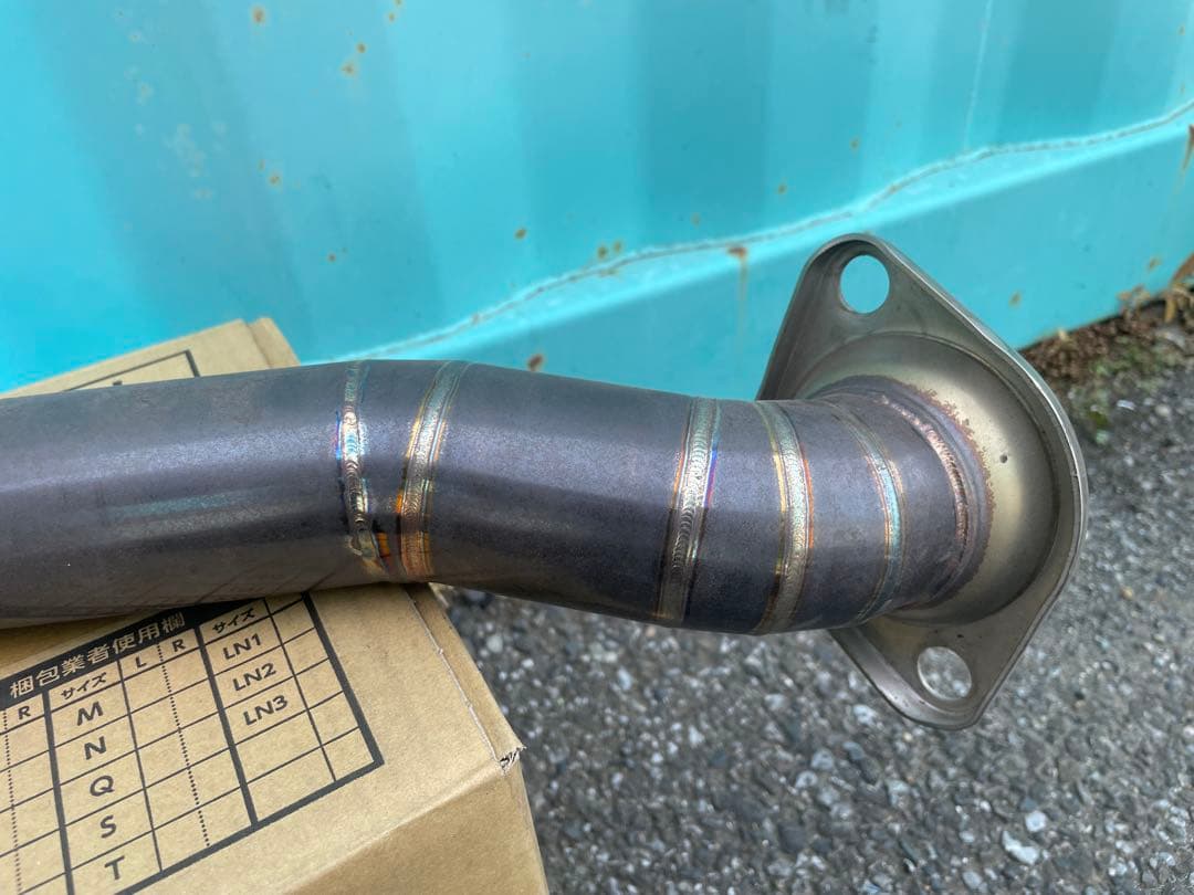 ハイエース200系　amend製２リッターガソリン 腹下ストレートマフラー