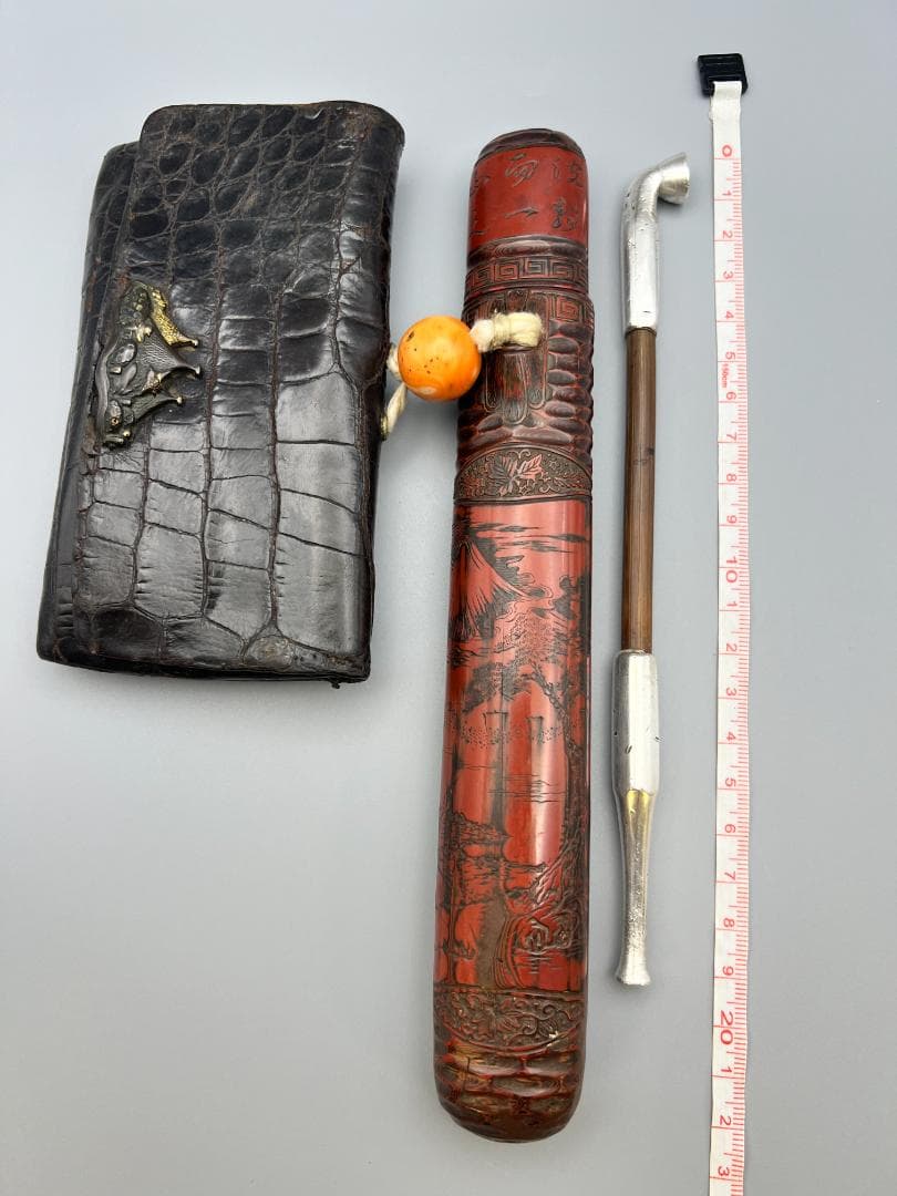 江戸明治時代　極上山水詩堆朱絵　秀心翁在銘　タバコ入　大玉珊瑚根〆　銀製キセル