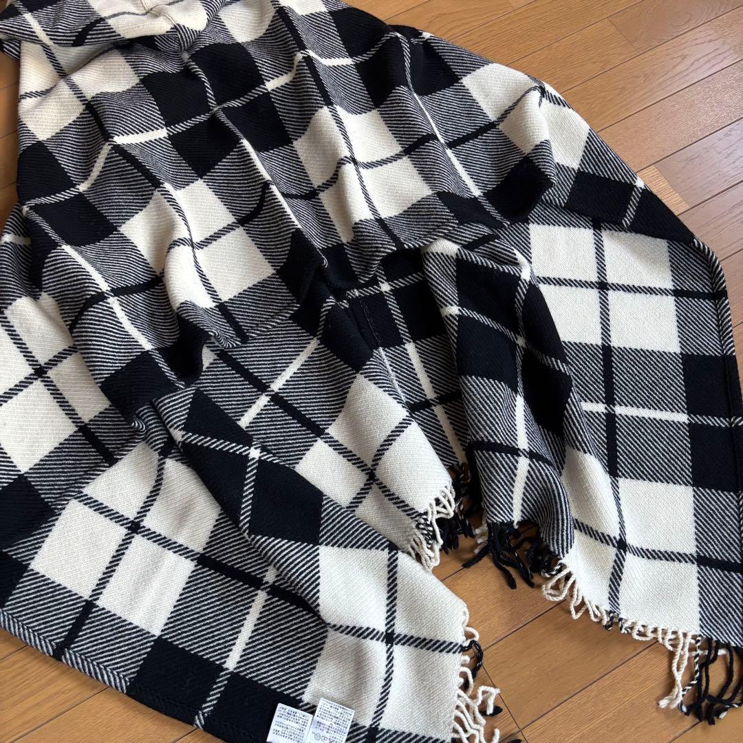 BURBERRY BLUE LABEL フード付き ポンチョ ストール ロゴ刺繍