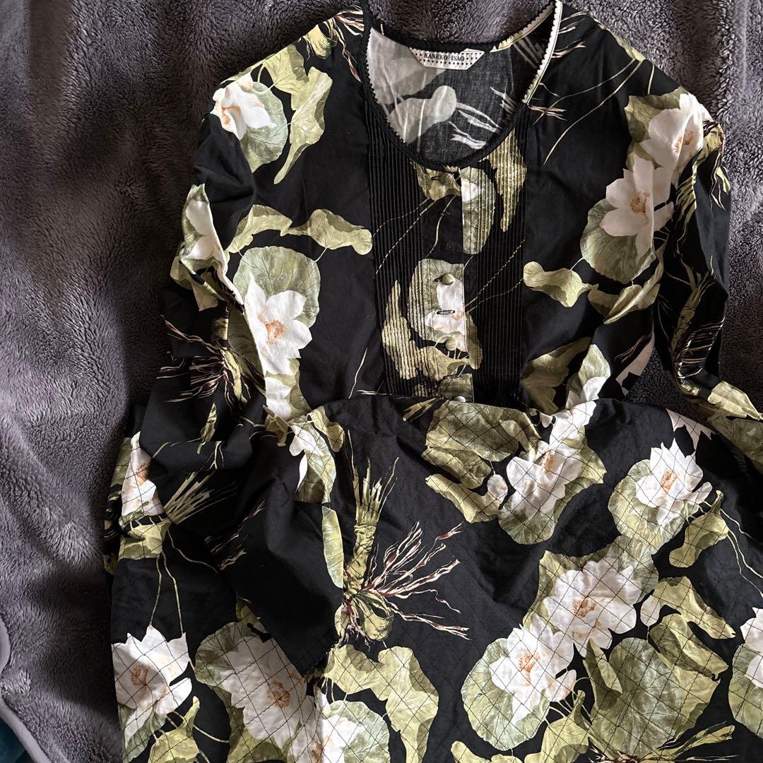 カネコイサオ　ワンピース 新品未使用　色はクロ