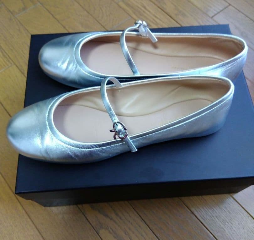 Gianvito Rossi　ジャンヴィトロッシ　フラットシューズ　シルバー