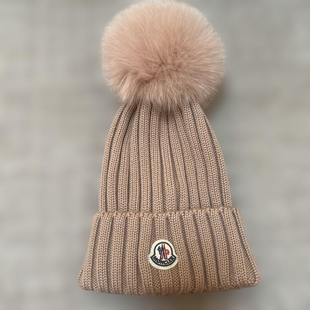 MONCLER ベージュ ニット帽 ファー付き