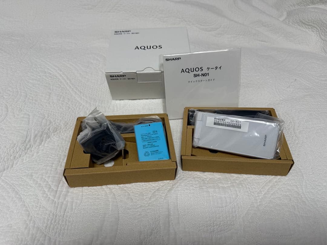 【新品未使用】AQUOS ケータイ SH-N01 本体 ホワイト