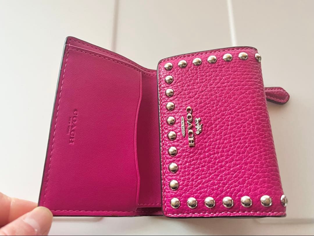 【美品】COACH スタッズ 三つ折り財布 ピンク