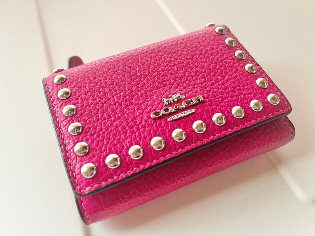 【美品】COACH スタッズ 三つ折り財布 ピンク