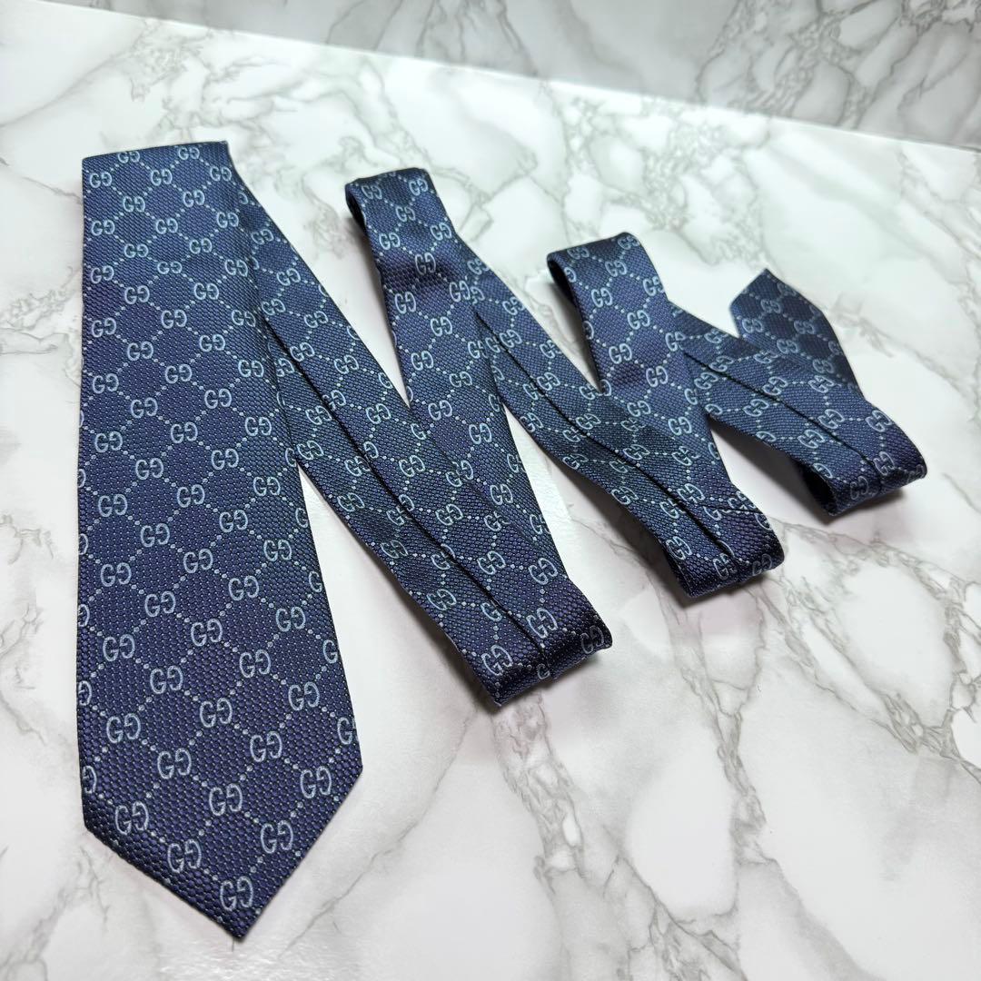 ✨極美品✨ 近年モデル GUCCI ネクタイ シルク100% GG柄 蜂 紺色