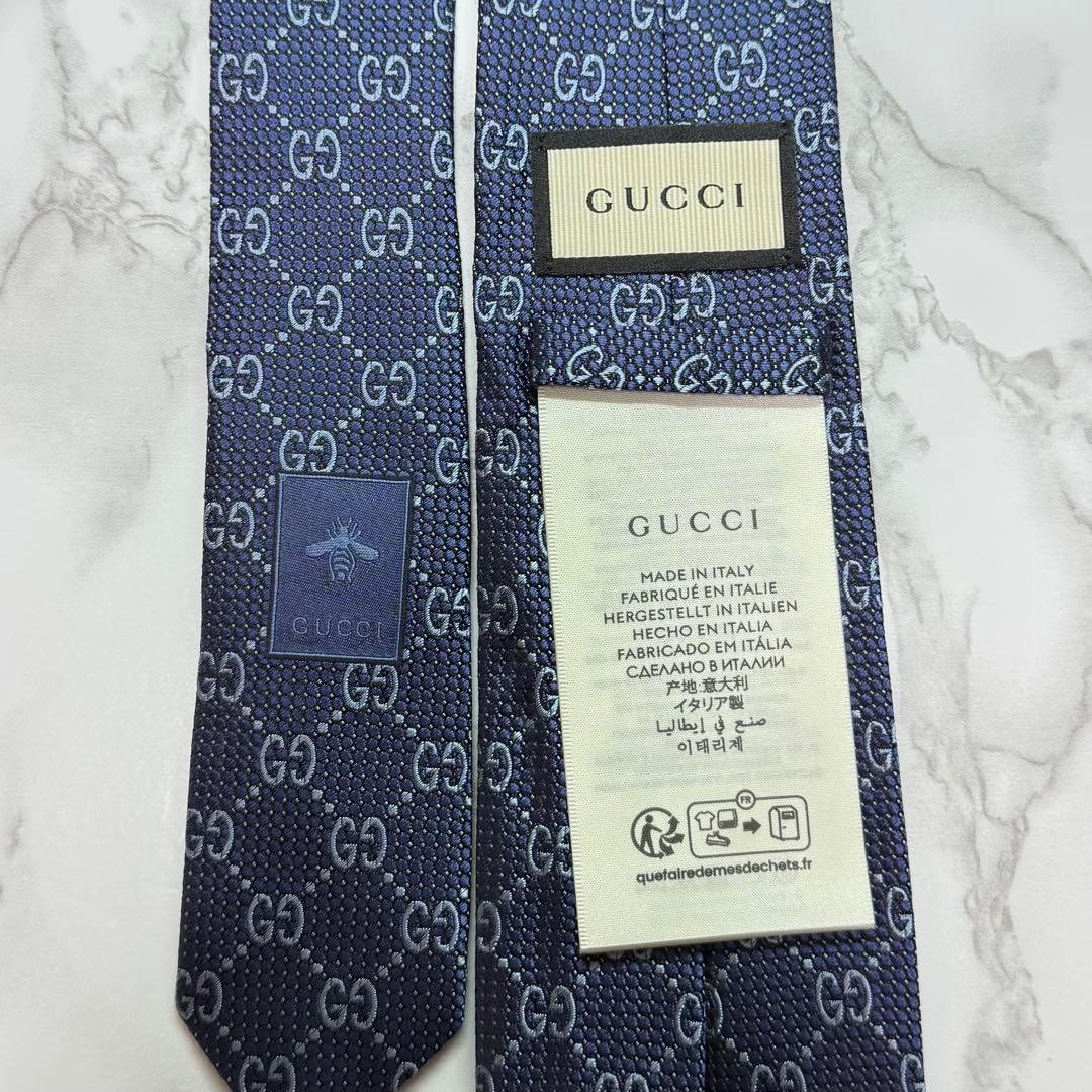 ✨極美品✨ 近年モデル GUCCI ネクタイ シルク100% GG柄 蜂 紺色