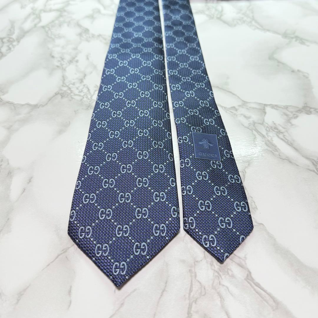 ✨極美品✨ 近年モデル GUCCI ネクタイ シルク100% GG柄 蜂 紺色