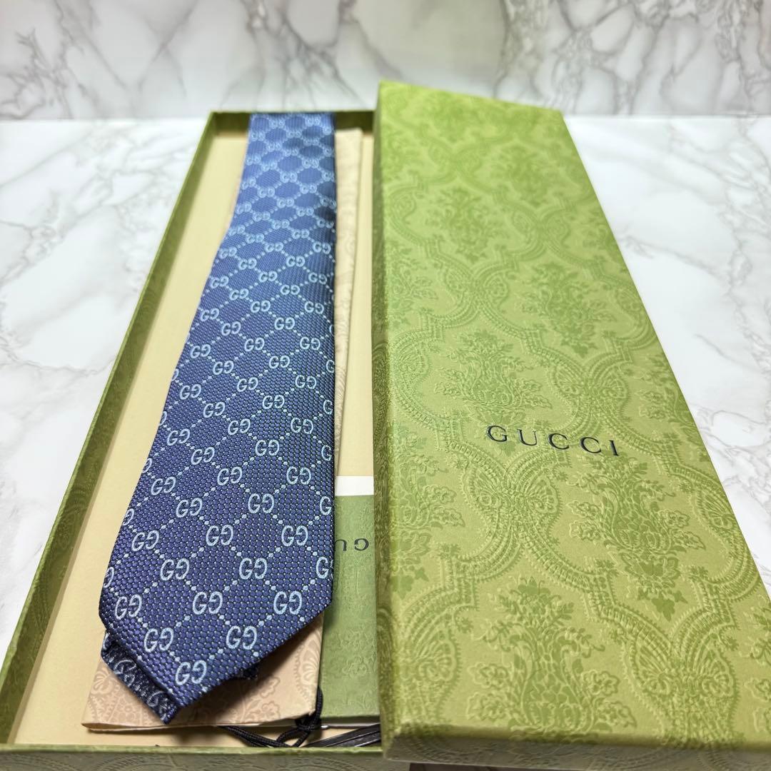 ✨極美品✨ 近年モデル GUCCI ネクタイ シルク100% GG柄 蜂 紺色