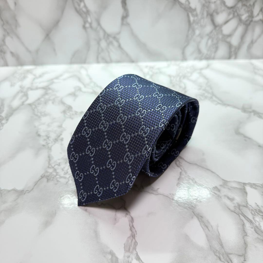 ✨極美品✨ 近年モデル GUCCI ネクタイ シルク100% GG柄 蜂 紺色