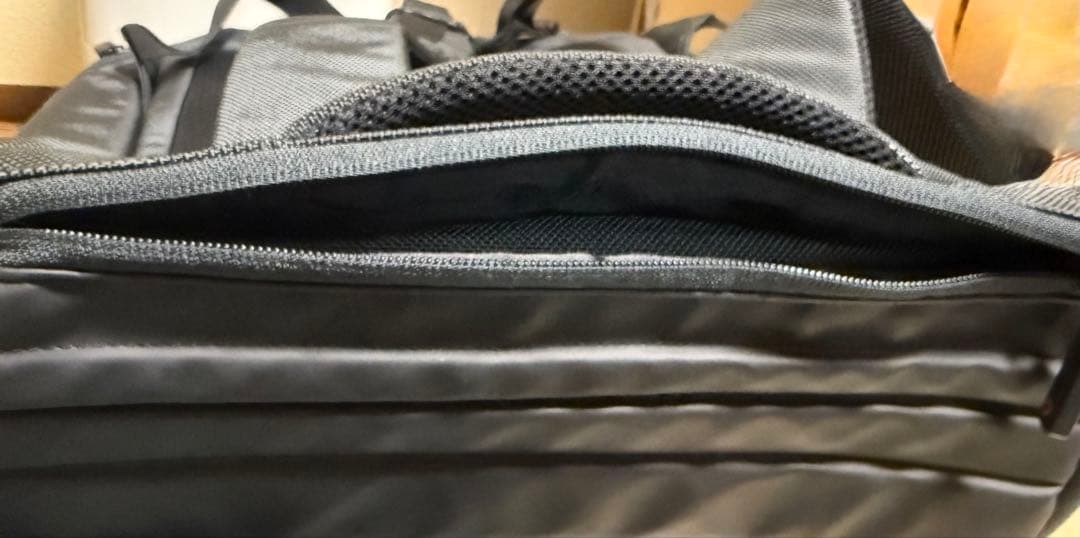 ユウジおまとめ: Samsonite RED バックパックとemuセーター