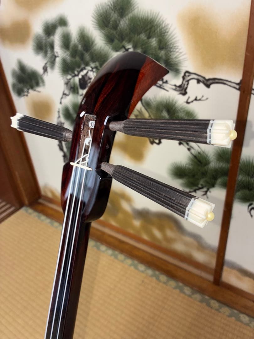 沖縄三線！黒木！上質黒檀！ユナー型 ！本蛇皮　本張り【一枚張り】