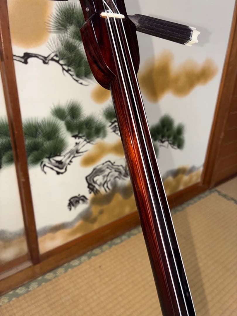 沖縄三線！黒木！上質黒檀！ユナー型 ！本蛇皮　本張り【一枚張り】