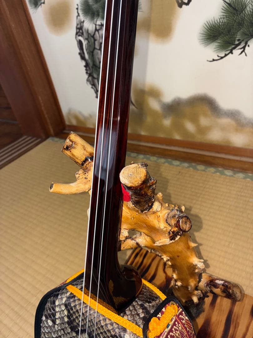 沖縄三線！黒木！上質黒檀！ユナー型 ！本蛇皮　本張り【一枚張り】