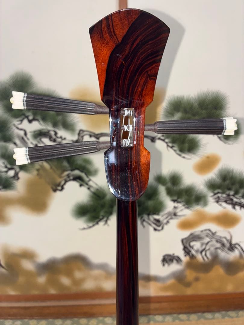 沖縄三線！黒木！上質黒檀！ユナー型 ！本蛇皮　本張り【一枚張り】