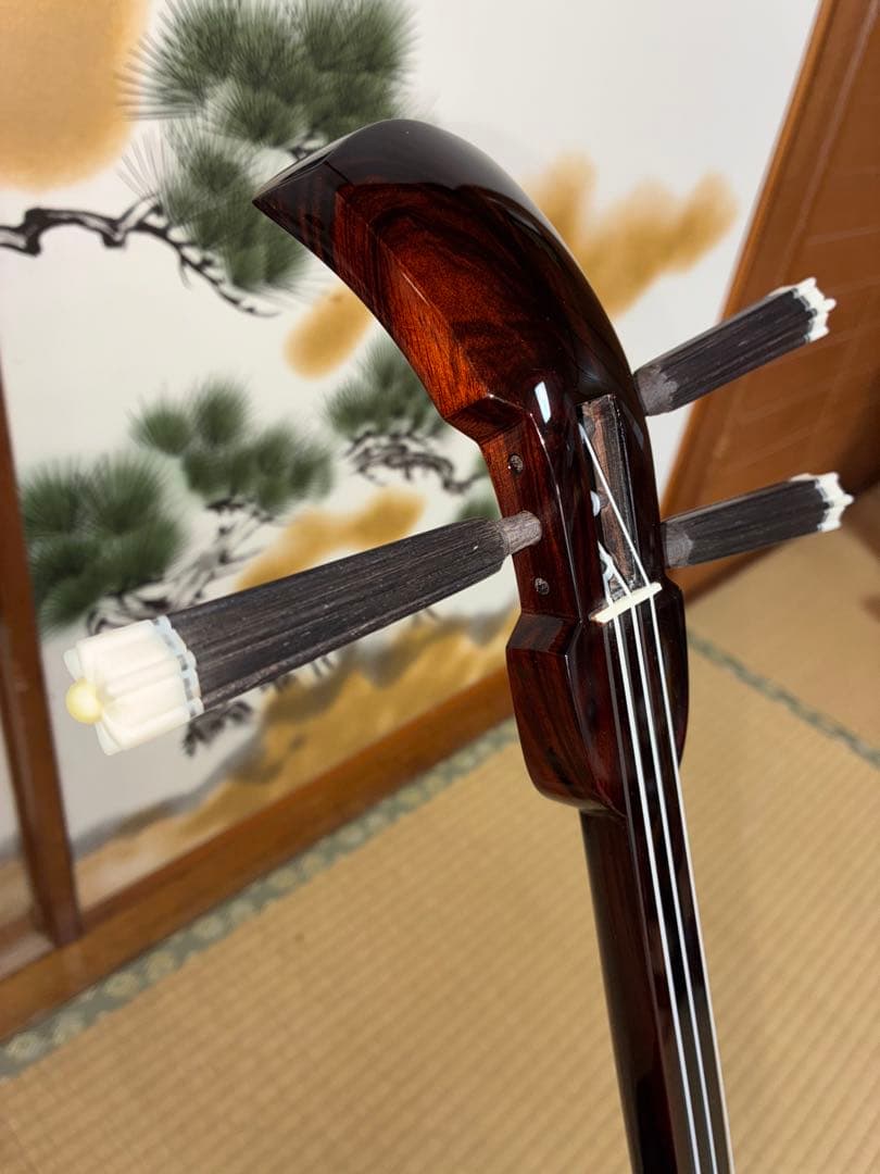 沖縄三線！黒木！上質黒檀！ユナー型 ！本蛇皮　本張り【一枚張り】