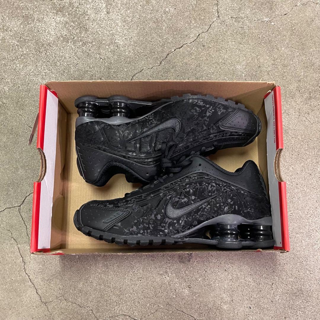 Nike Women's Shox R4 HV0934-002 23㎝