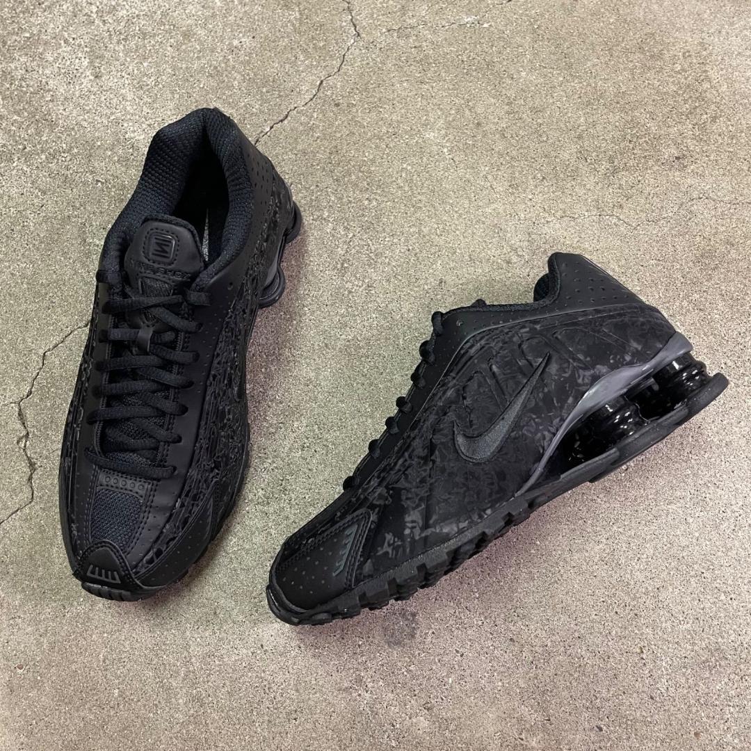 Nike Women's Shox R4 HV0934-002 23㎝