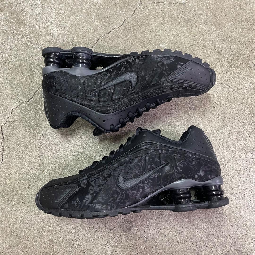 Nike Women's Shox R4 HV0934-002 23㎝