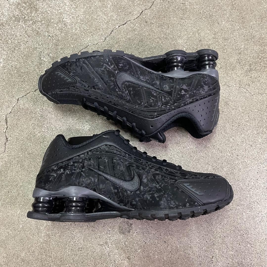 Nike Women's Shox R4 HV0934-002 23㎝