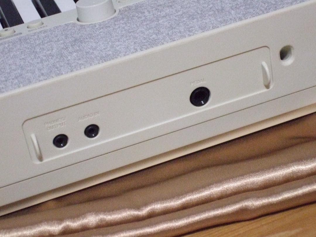 CASIO CT-S1WE 電子ピアノ カシオトーン ペダル付き　送料込み