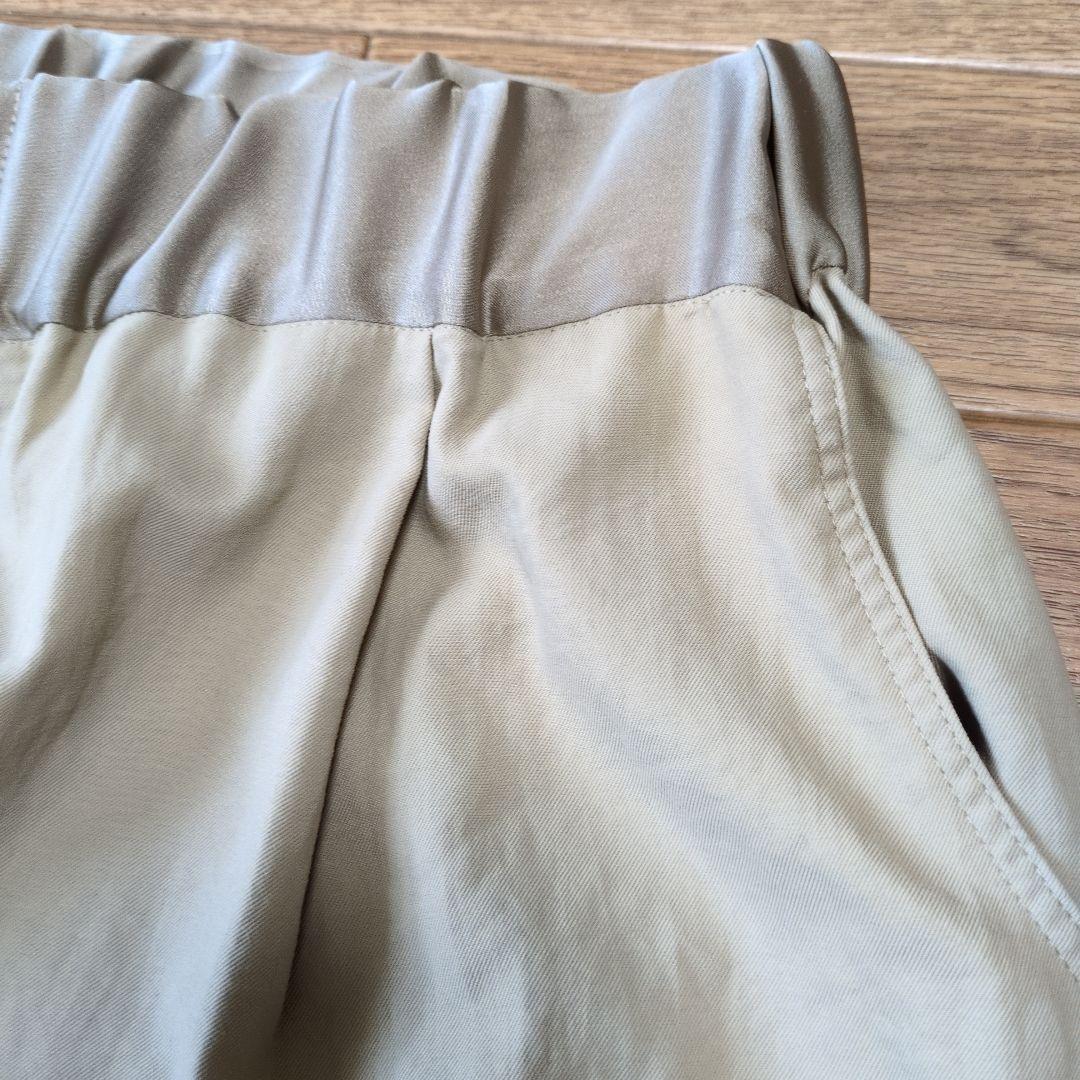 オレボレブラ♥️ぶたさんゴールドラメビジュ涼感ベージュサルエルパンツ